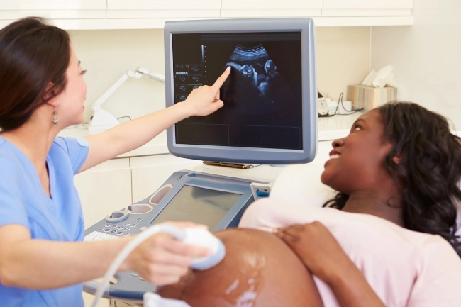 SalemHealth-pregnant-woman-ultrasound-22